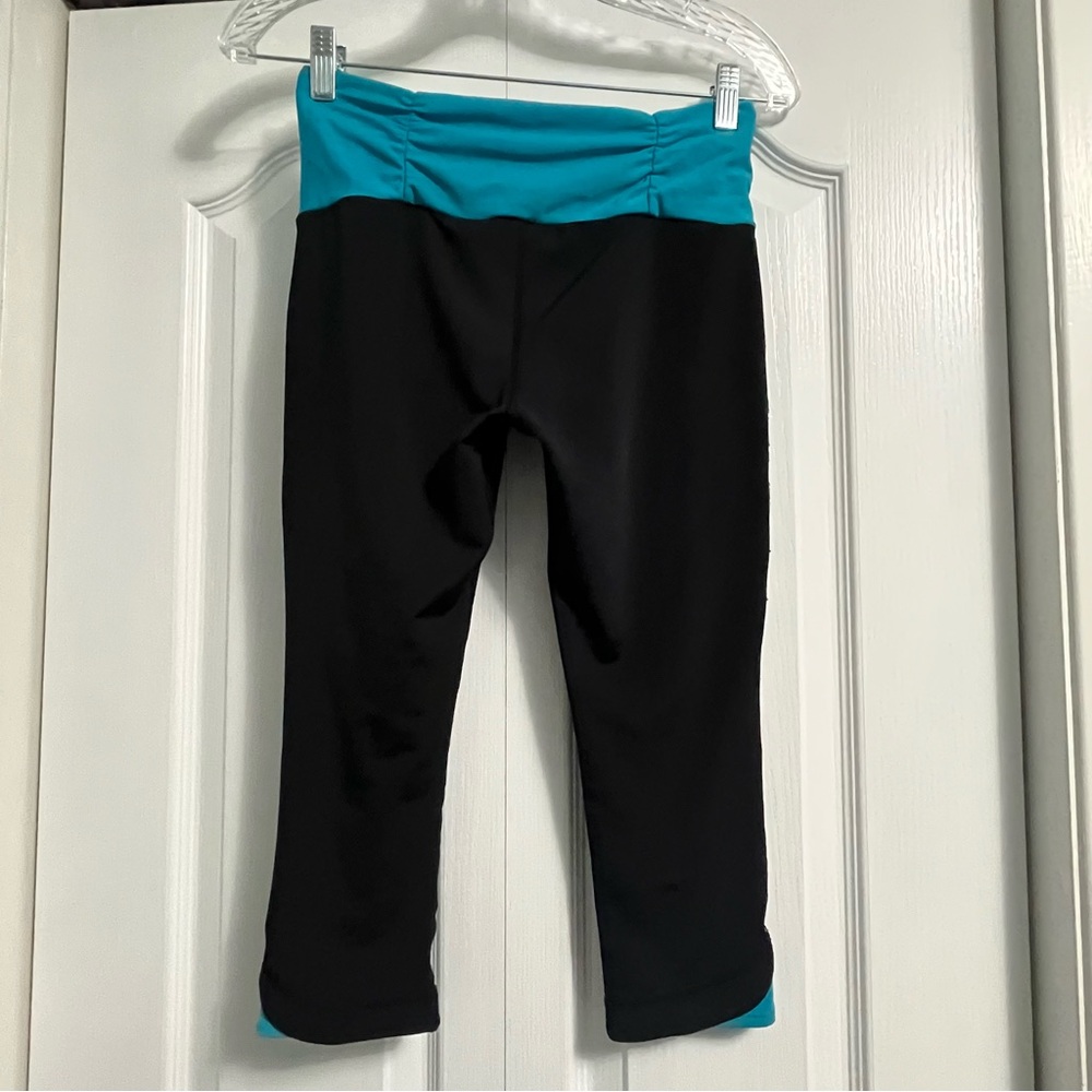 UNDER ARMOUR capri cropped leggings women’s size small black with blue waist
